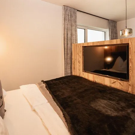 Liftplatzl ホテル ザンクト・ミヒャエル・イム・ルンガウ